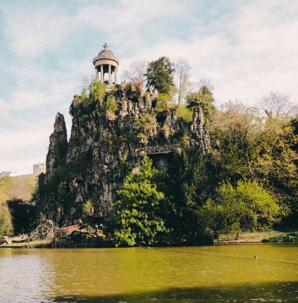 Hidden Villages of Paris Private Guided Walking Tour