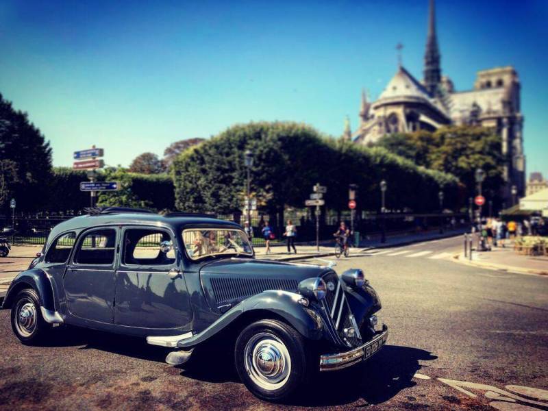 Experience Paris in a Citroën Traction