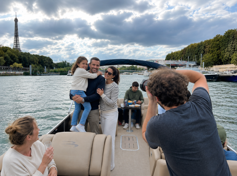 Family Seine Cruise with a Photographer