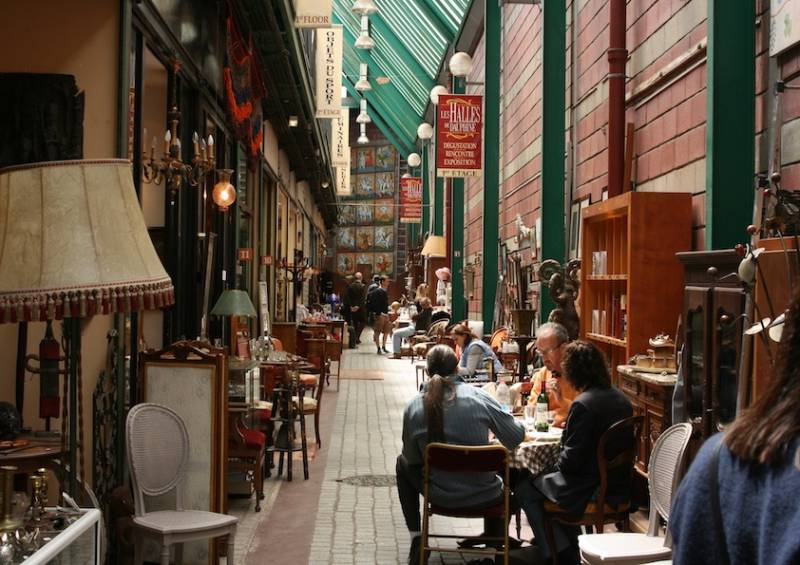 Paris Saint-Ouen Flea Market Private Guided Walking Tour