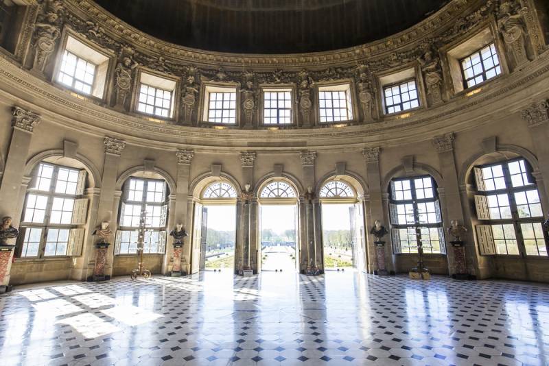 Vaux-le-Vicomte Castle Private Tour from Paris