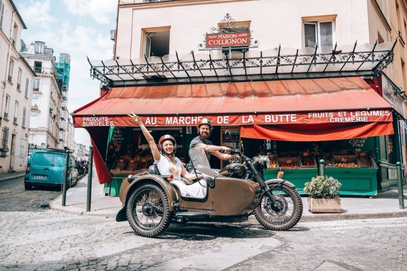 Vintage sidecar tour with Deluxe France