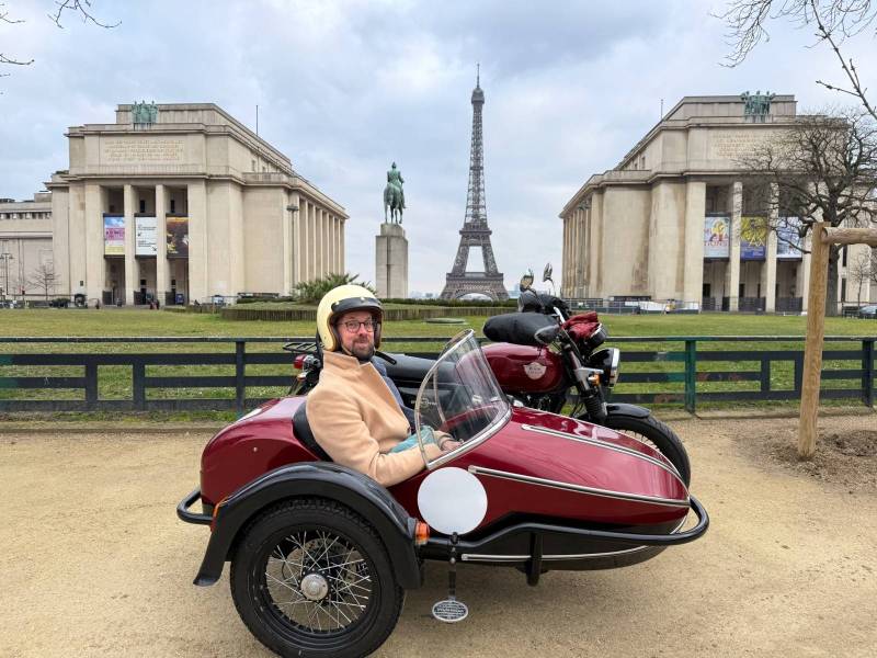 Discover Paris in a Vintage Sidecar