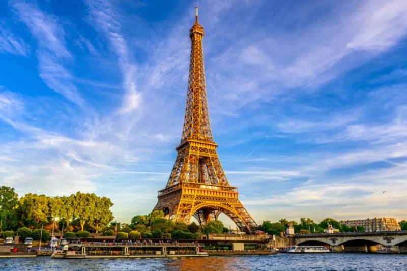 Explore Paris in a 2CV