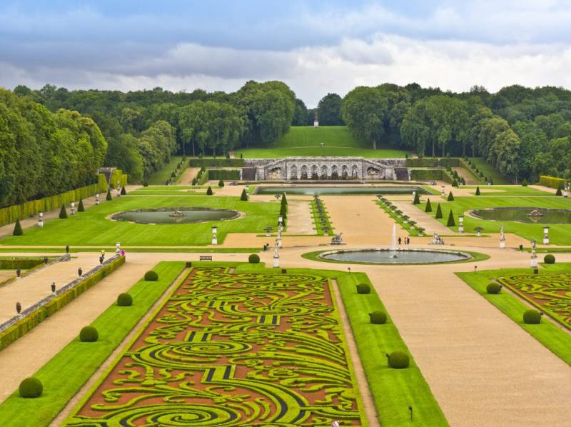 Fontainebleau & Vaux le Vicomte Private Tour from Paris