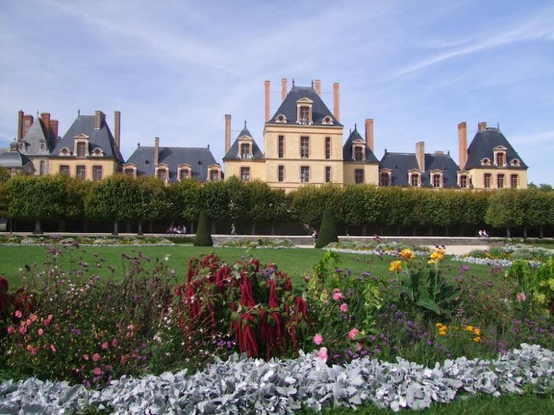 Fontainebleau & Vaux le Vicomte Private Tour from Paris