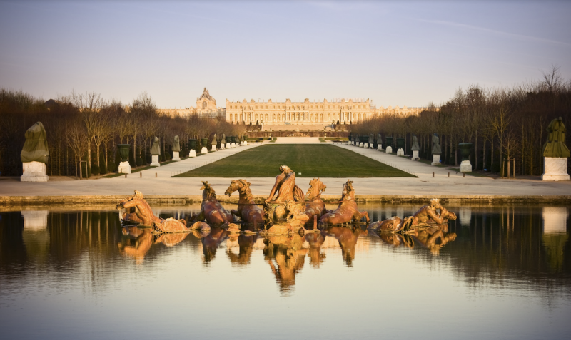 Exclusive experiences by Deluxe France takes you to discover the beauty of Versailles' French style Gardens with more than 50 fountains